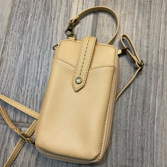 The Sak Silverlake Leather Smartphone Crossbody Bag - Picture 7 of 11